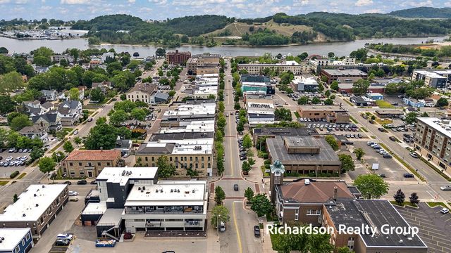 300 Washington Avenue 8, Grand Haven City, MI 49417