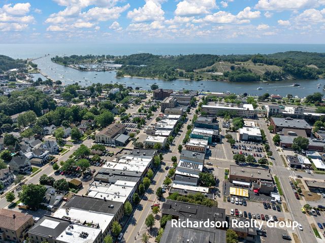 300 Washington Avenue 8, Grand Haven City, MI 49417