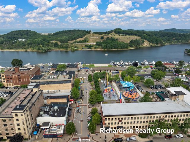 300 Washington Avenue 8, Grand Haven City, MI 49417