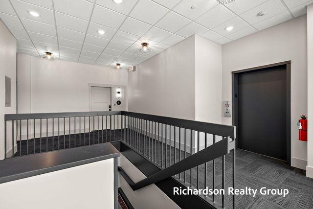 300 Washington Avenue 8, Grand Haven City, MI 49417