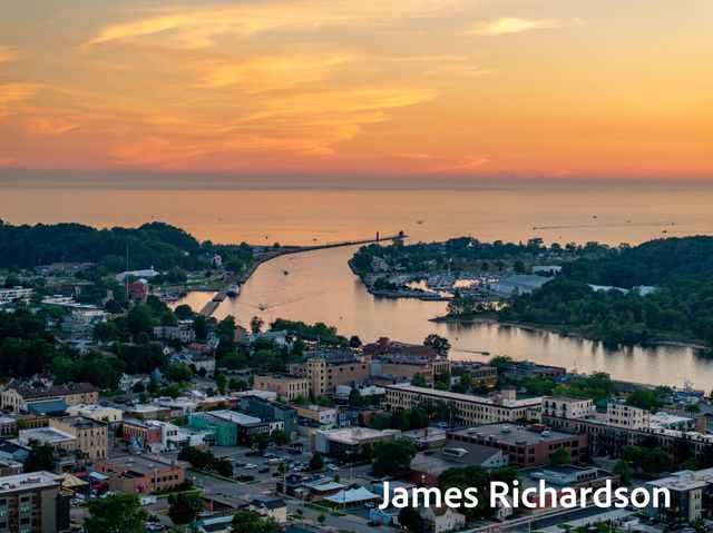 300 Washington Avenue 8, Grand Haven City, MI 49417