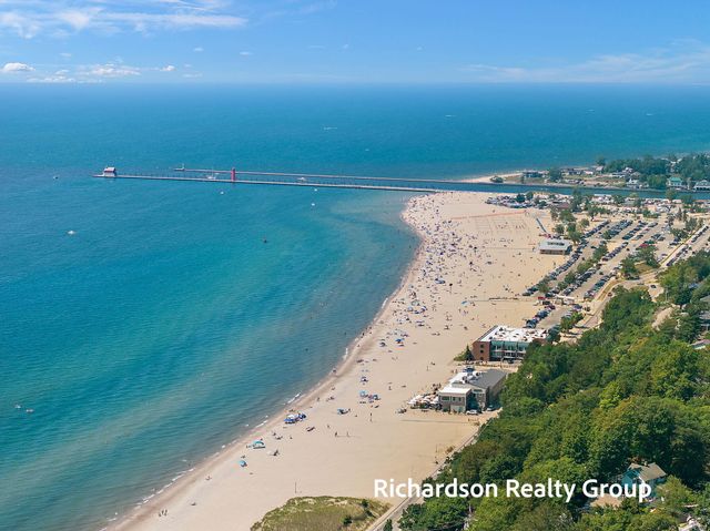 300 Washington Avenue 8, Grand Haven City, MI 49417