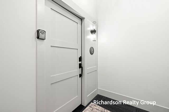 300 Washington Avenue 8, Grand Haven City, MI 49417