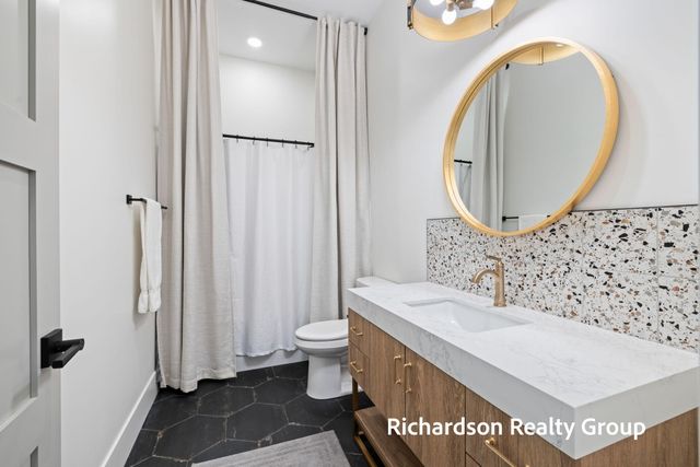 300 Washington Avenue 8, Grand Haven City, MI 49417