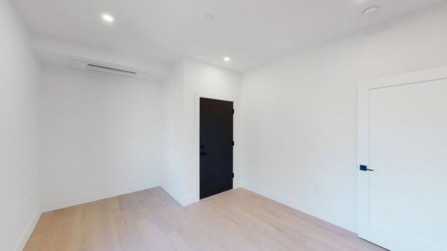 19-21 Buttonwood St 1, Boston, MA 02125