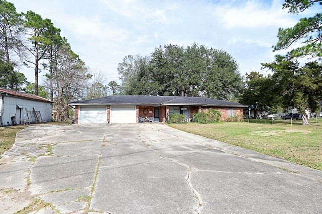 317 Patrick Dr, Schriever, LA 70395