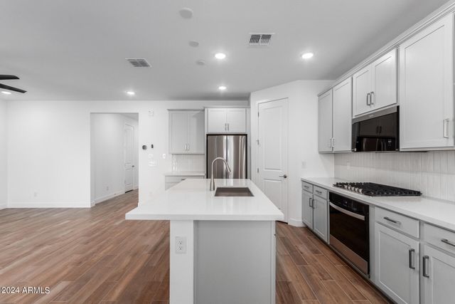 44312 N 44th Lane, New River, AZ 85087