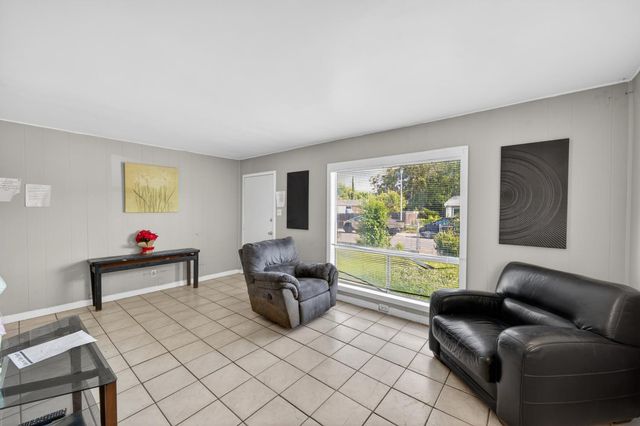 1005 Hawk Ave, Sacramento, CA 95833