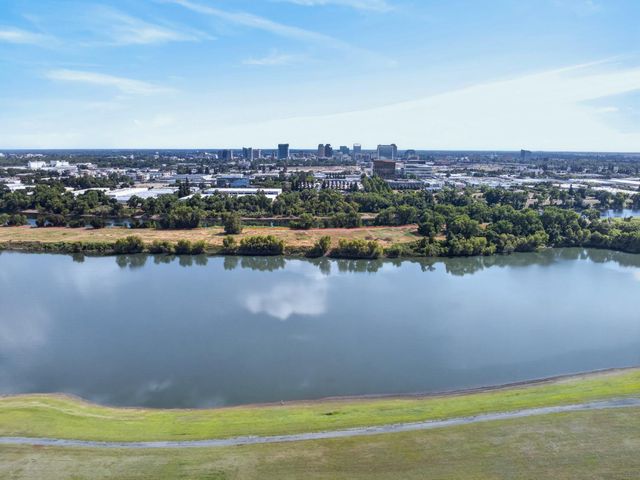 1005 Hawk Ave, Sacramento, CA 95833