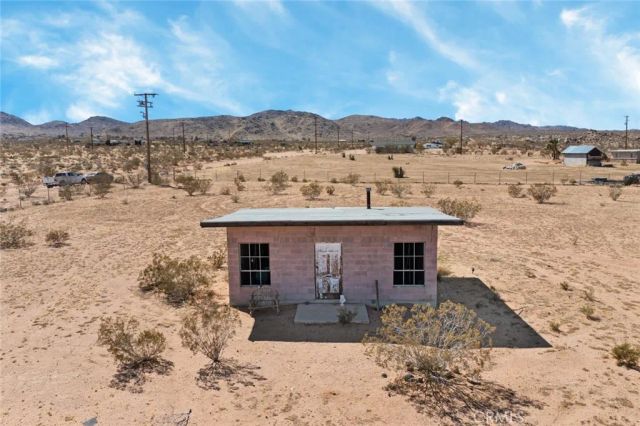 56172 Cone Blvd, Landers, CA 92285