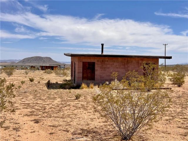 56172 Cone Blvd, Landers, CA 92285