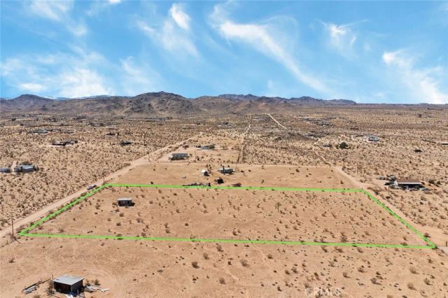 56172 Cone Blvd, Landers, CA 92285