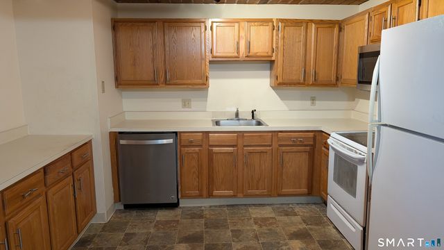 839 Main Street APT 98, Torrington, CT 06790