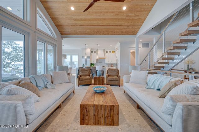 7 S Waterfront Place, Hampstead, NC 28443