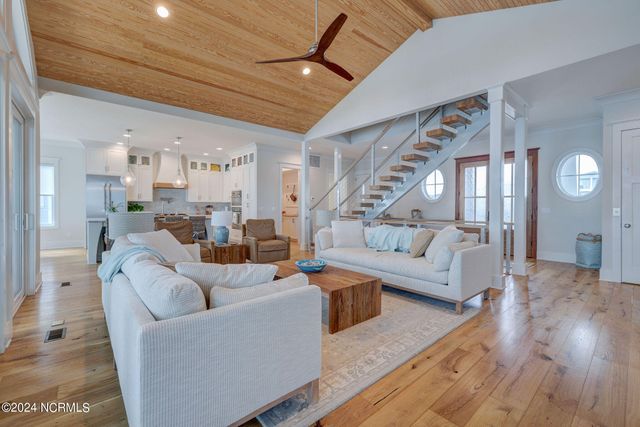 7 S Waterfront Place, Hampstead, NC 28443