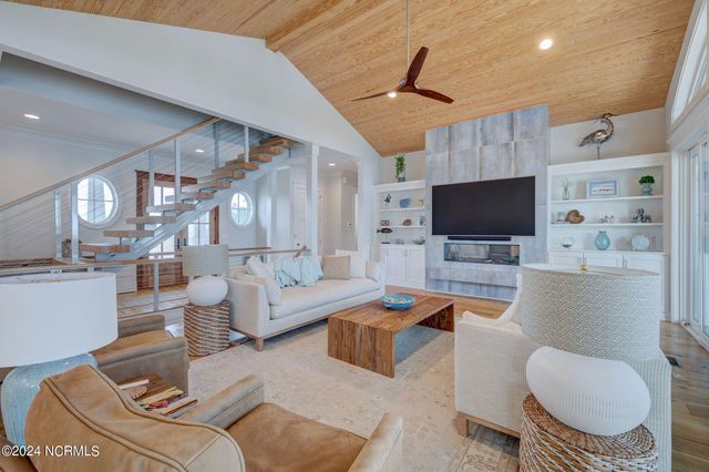 7 S Waterfront Place, Hampstead, NC 28443