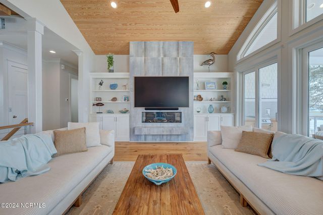 7 S Waterfront Place, Hampstead, NC 28443