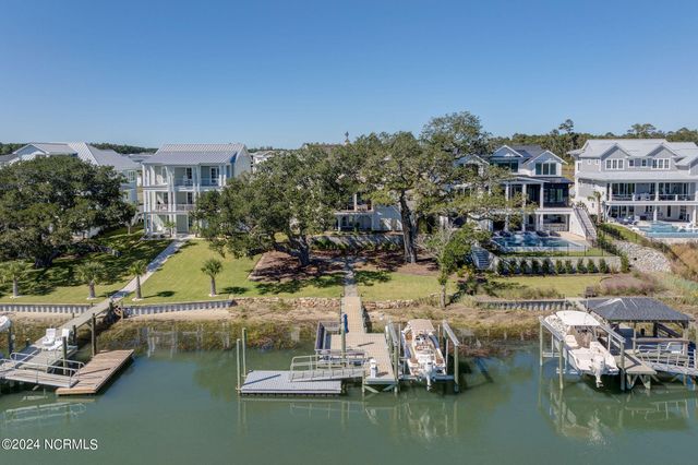 7 S Waterfront Place, Hampstead, NC 28443