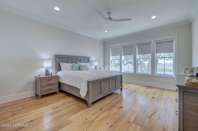 7 S Waterfront Place, Hampstead, NC 28443