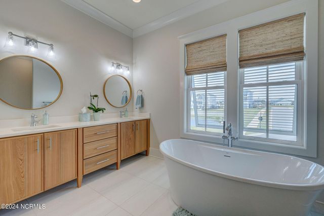 7 S Waterfront Place, Hampstead, NC 28443