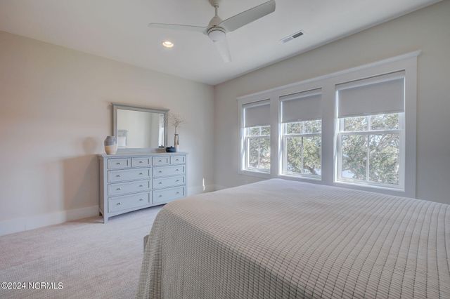 7 S Waterfront Place, Hampstead, NC 28443