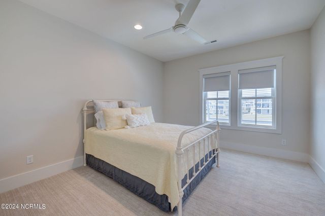 7 S Waterfront Place, Hampstead, NC 28443