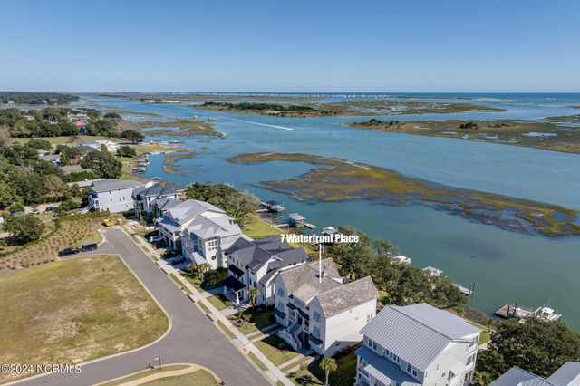 7 S Waterfront Place, Hampstead, NC 28443