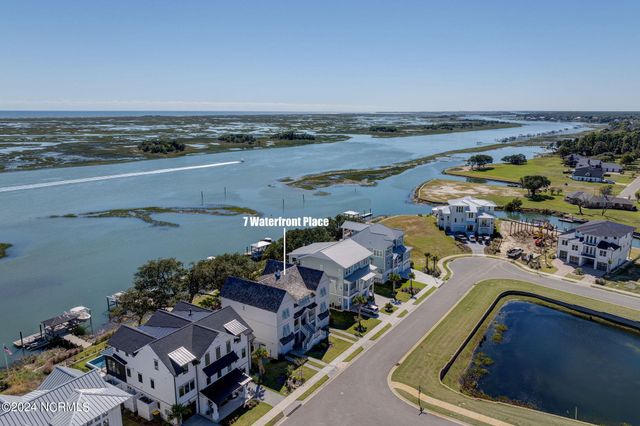 7 S Waterfront Place, Hampstead, NC 28443