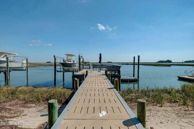 7 S Waterfront Place, Hampstead, NC 28443