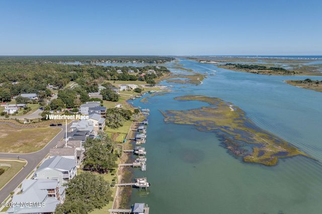 7 S Waterfront Place, Hampstead, NC 28443