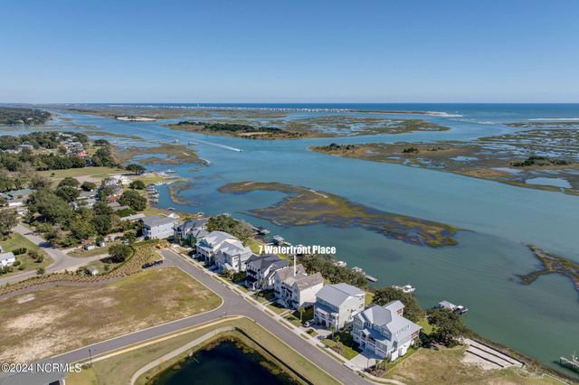 7 S Waterfront Place, Hampstead, NC 28443