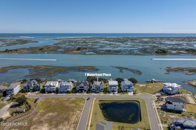 7 S Waterfront Place, Hampstead, NC 28443