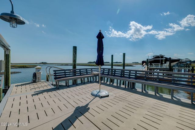 7 S Waterfront Place, Hampstead, NC 28443