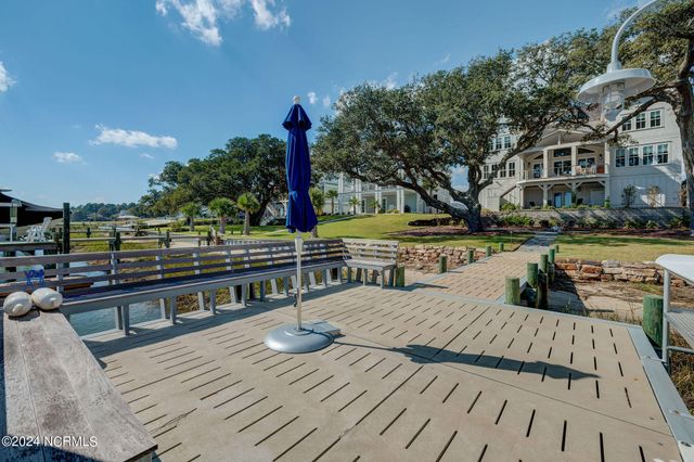 7 S Waterfront Place, Hampstead, NC 28443