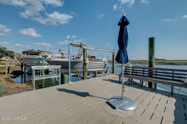 7 S Waterfront Place, Hampstead, NC 28443