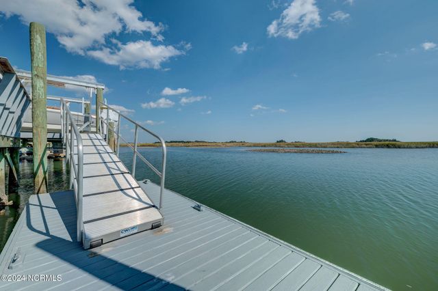 7 S Waterfront Place, Hampstead, NC 28443