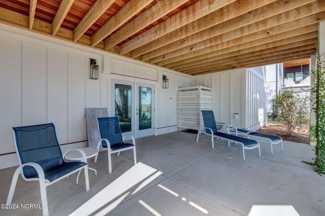 7 S Waterfront Place, Hampstead, NC 28443