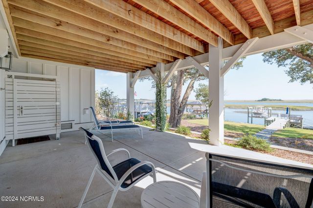 7 S Waterfront Place, Hampstead, NC 28443