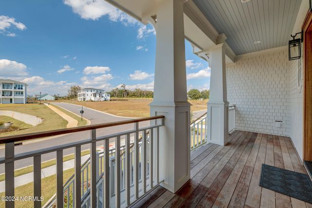 7 S Waterfront Place, Hampstead, NC 28443