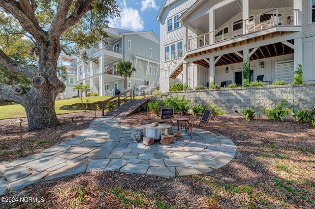 7 S Waterfront Place, Hampstead, NC 28443