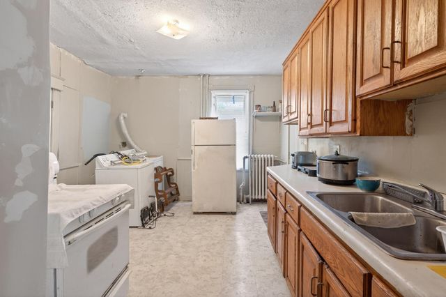 867 Aurora Avenue, Saint Paul, MN 55104