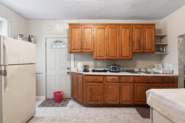 867 Aurora Avenue, Saint Paul, MN 55104