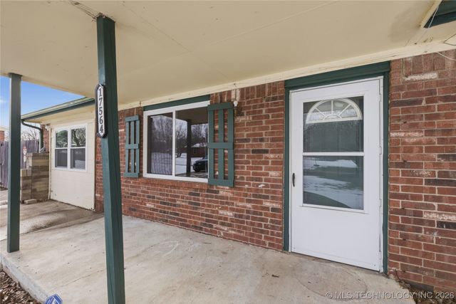 17564 W Grandview Drive, Tahlequah, OK 74464