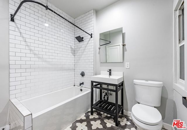 747 S New Hampshire Avenue, Los Angeles, CA 90005