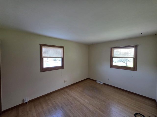 S53W24945 Glendale ROAD, Waukesha, WI 53189