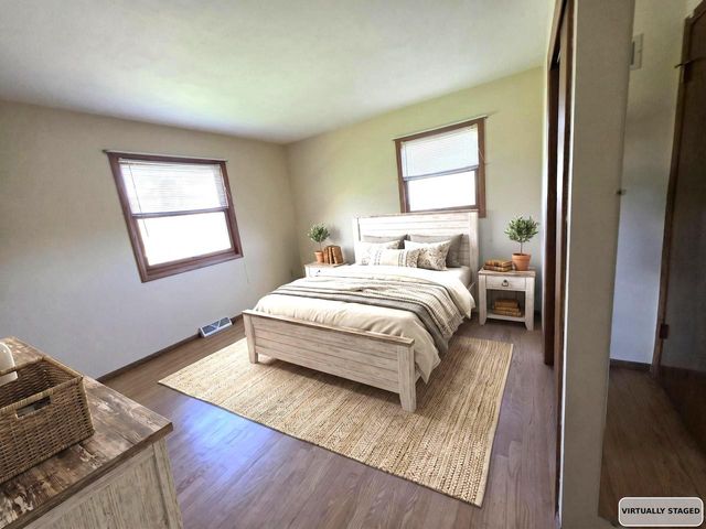 S53W24945 Glendale ROAD, Waukesha, WI 53189