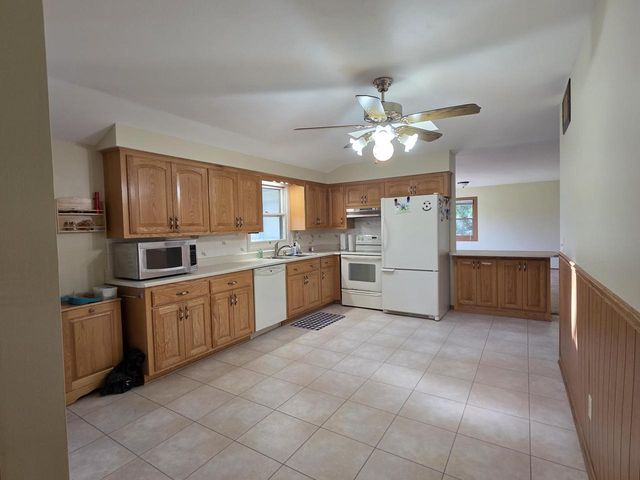 S53W24945 Glendale ROAD, Waukesha, WI 53189