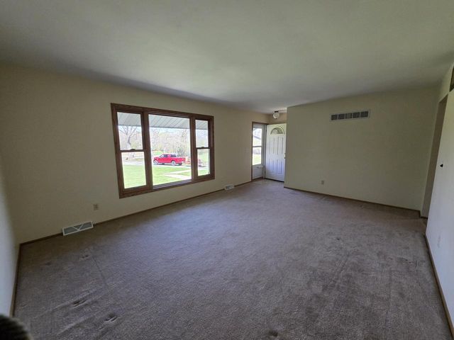S53W24945 Glendale ROAD, Waukesha, WI 53189