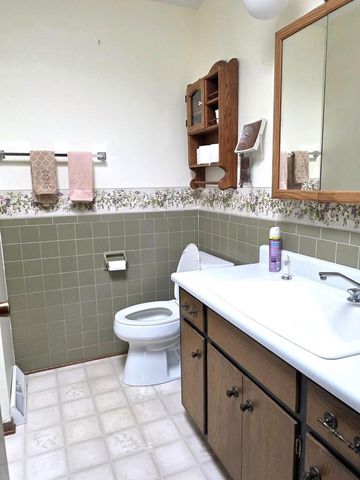 S53W24945 Glendale ROAD, Waukesha, WI 53189