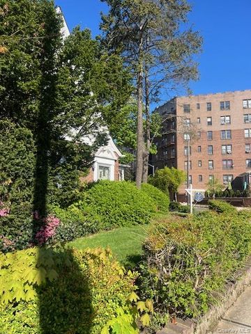 10922 Myrtle Avenue, Richmond Hill North, NY 11418